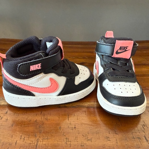 Toddler girls sneakers Nike size 5 - Picture 3 of 3